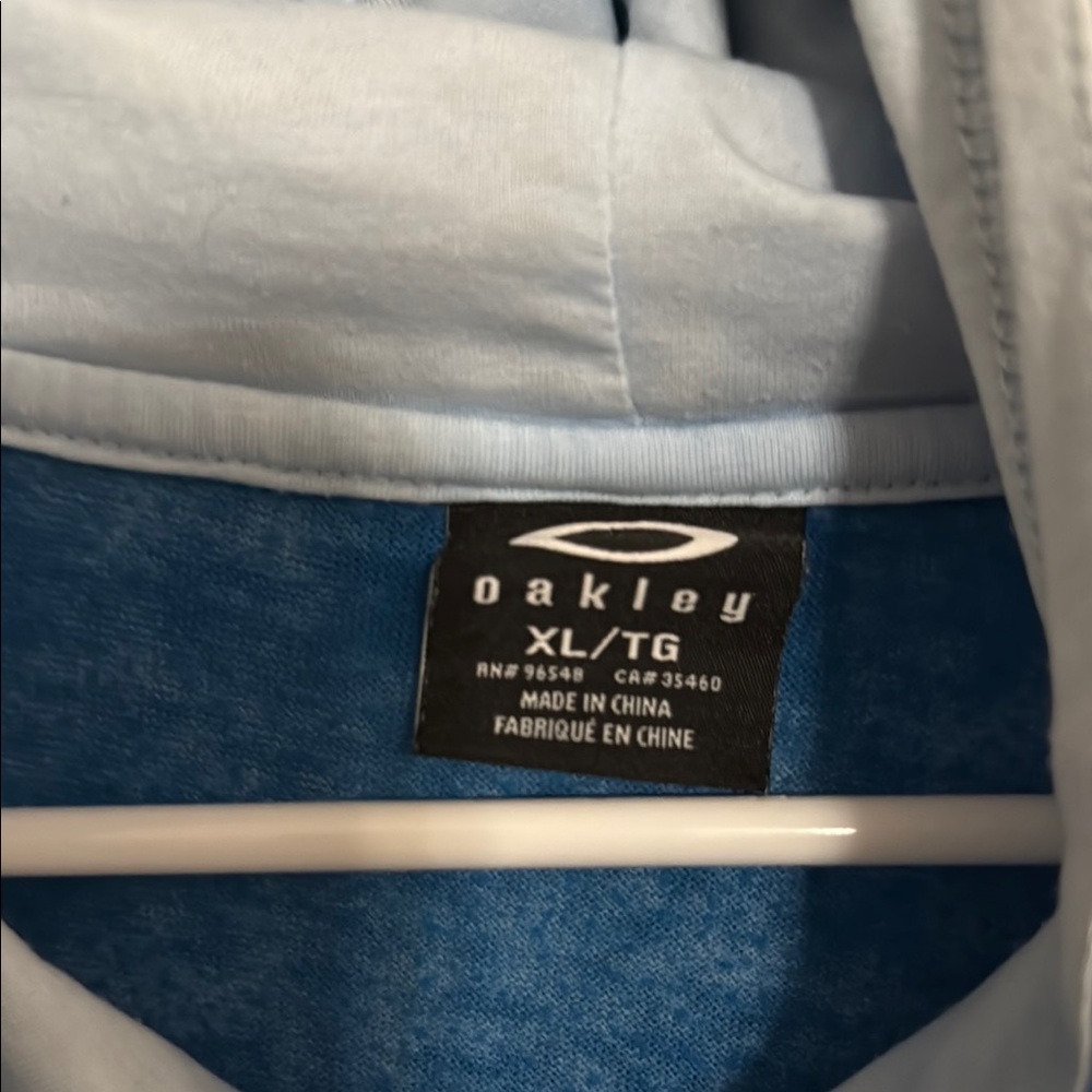 Oakley Blue and Orange Hoodie with Star Design: LOOKS BRAND NEW - Picture 3 of 8